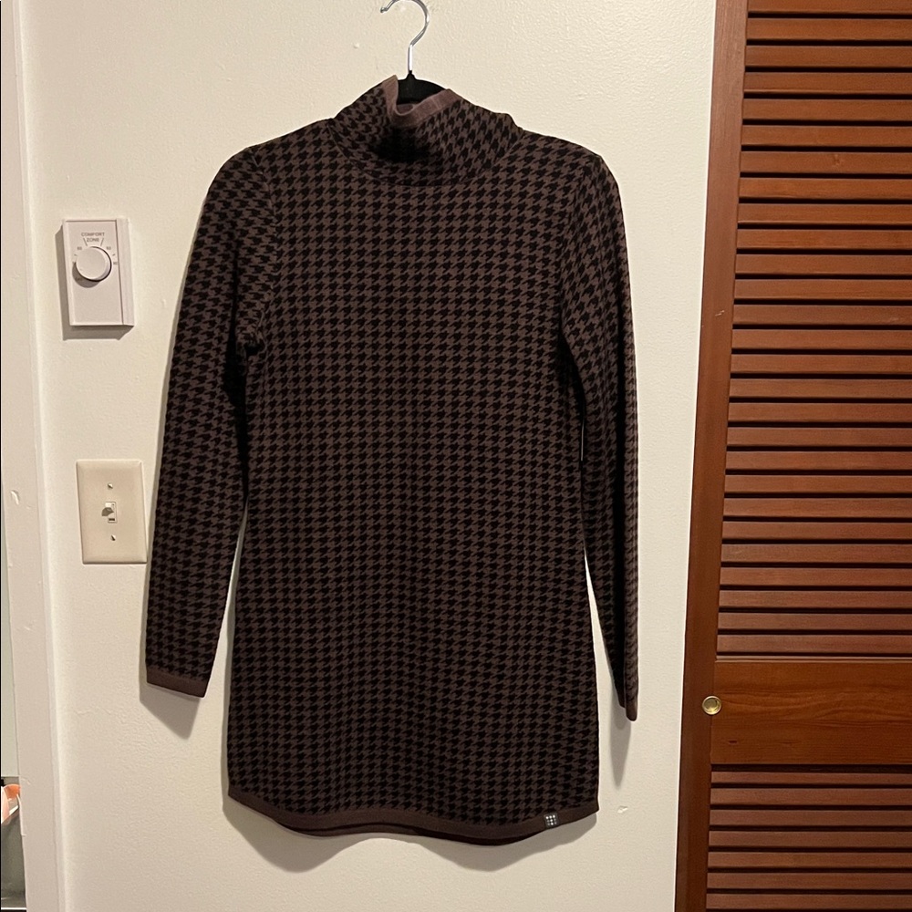 Title Nine Black and Brown Houndstooth Long Sleeve Sweater Dress